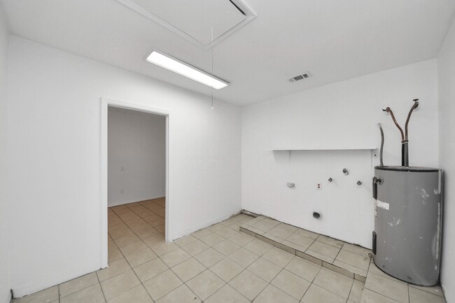 Building Photo - 9918 Peachridge Dr