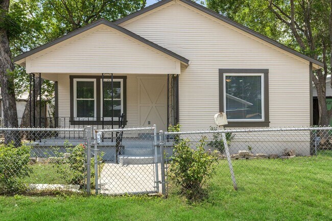 Photo - 1906 Montezuma St