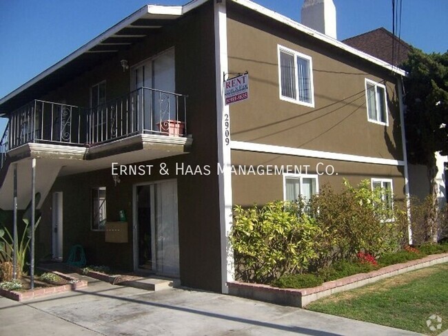 Building Photo - Lovely 1 Bedroom in a Very Well-Maintained... Unit #D Rental