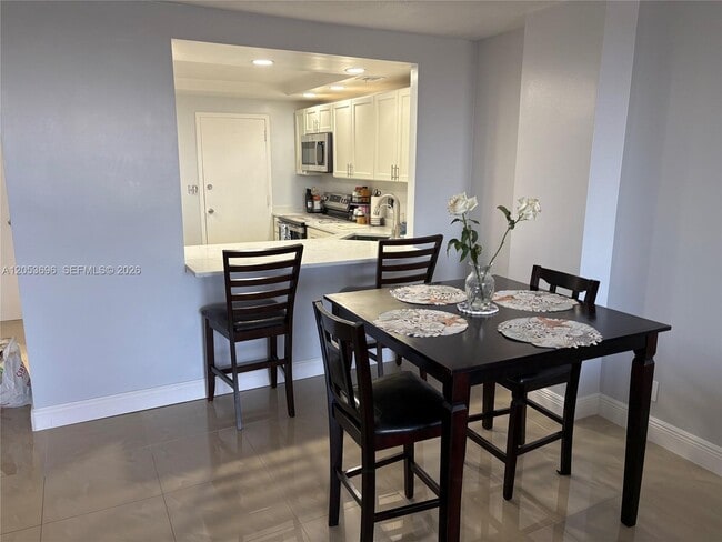 Photo - 427 Golden Isles Dr Unidad 10d