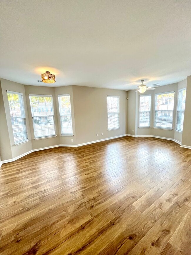 Photo - Newly Renovated 3 Bed, 2.5 bathroom Townhome