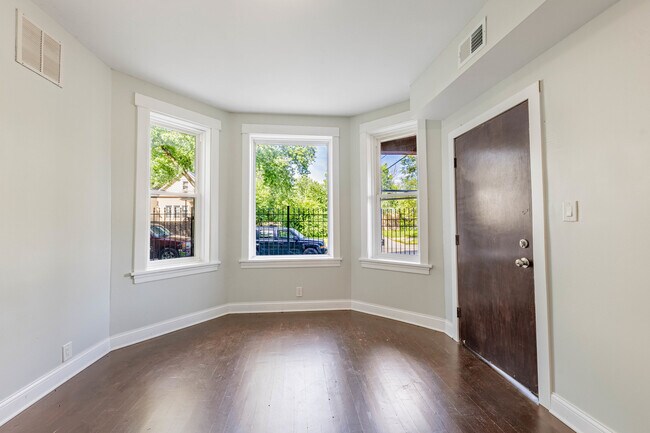 Photo - 5115 S Laflin St