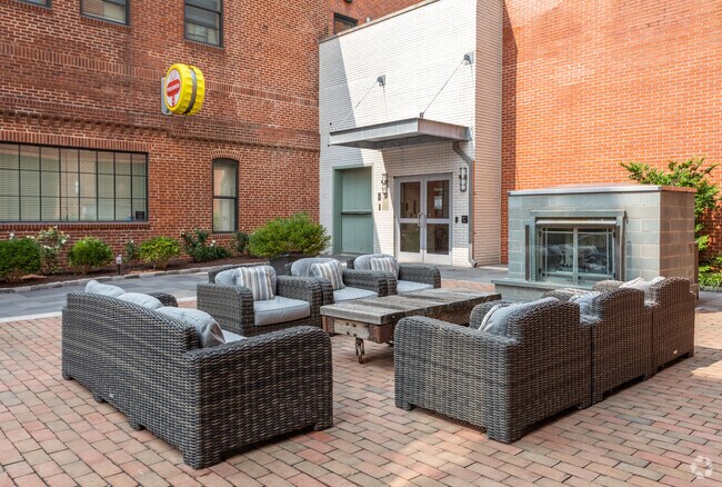 Lower Lobby Lounge - The Gunther