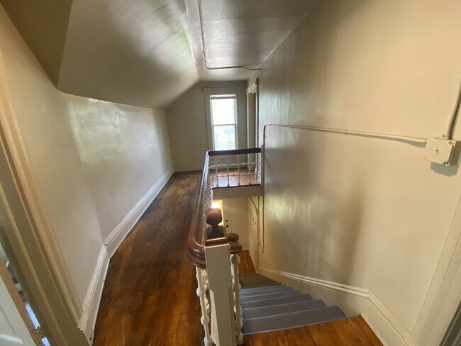 2 Bed 1 Bath very close to UWEC available June 1st.