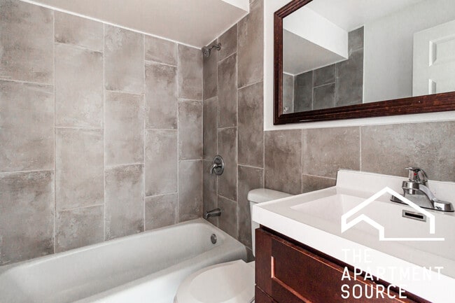 Photo - 3710 N Pine Grove Ave Unit 401