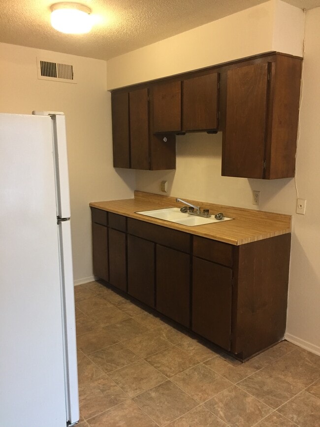 Photo - 404 S Industrial St Unit 1