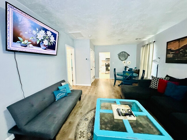 Photo - 606 NW Dearborn Ave