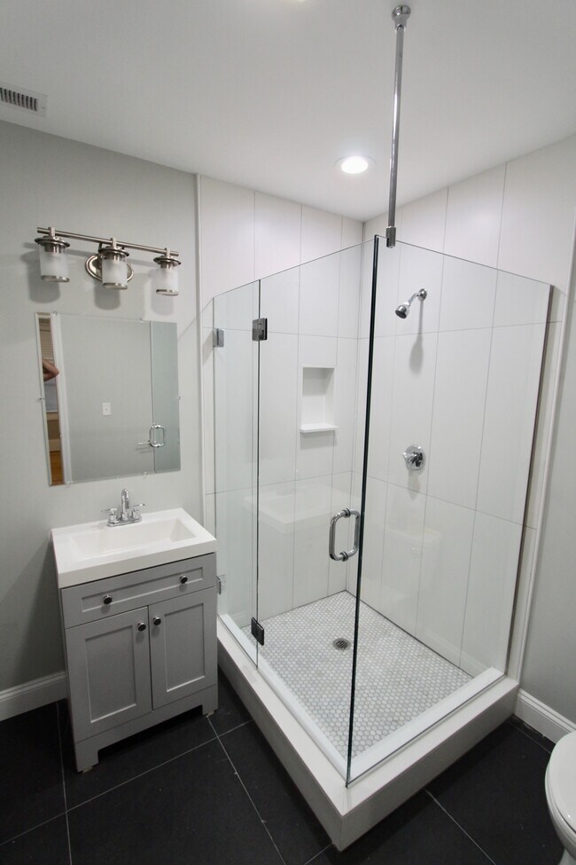 Photo - 460 Saratoga St Unit 2