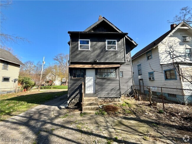 Building Photo - 280 Lake St Rental