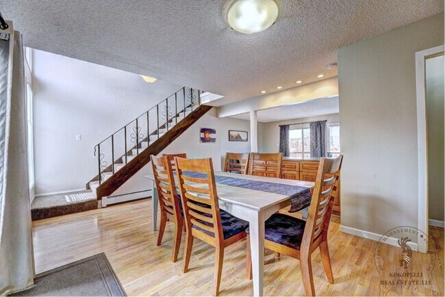 1020 Lakeside Ct