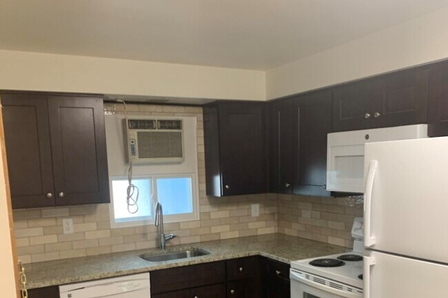 Photo - 24138 - 24158 W Main St