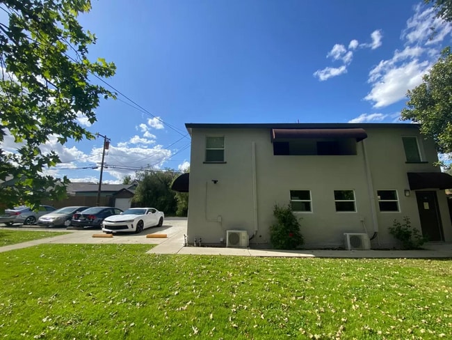 Building Photo - 215 Tahoe Ave