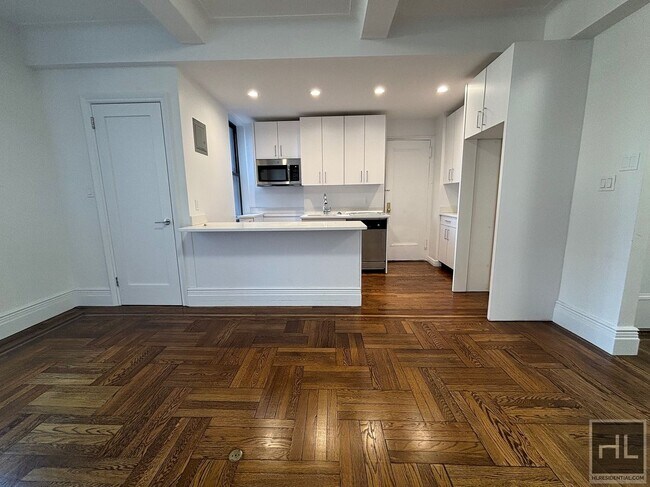 Photo - WEST 68 STREET Unidad 7B