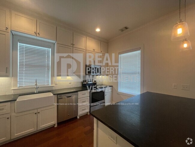 Building Photo - 449 New St Rental