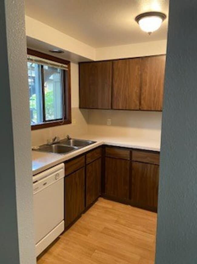 Photo - Spacious One Bedroom, One Bathroom Unit 3932