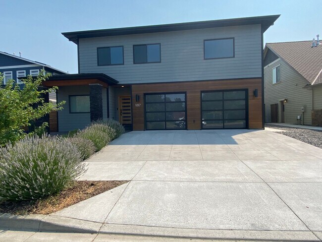 Application Pending - Spacious 3 Bedroom H... - Application Pending - Spacious 3 Bedroom H... House