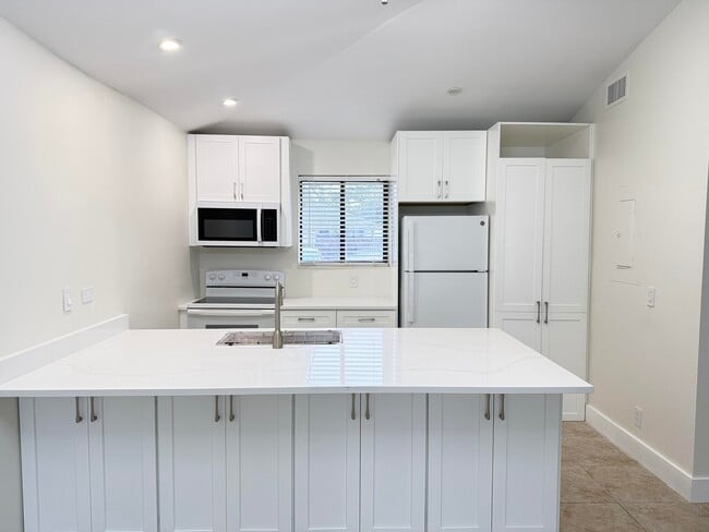 Photo - 707 Club Dr