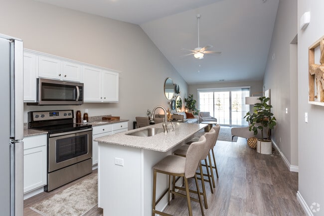 2BR, 2BA - 1150 SF