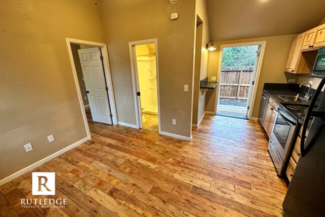 Photo - Cozy 2 Bedroom, 1 Bath in the Heart of Med...