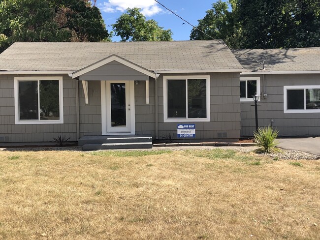 Freshly remodeled 3bedroom 1bathroom house! - Freshly remodeled 3bedroom 1bathroom house!