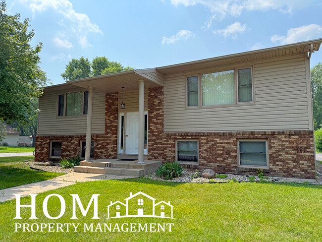 Building Photo - 1701 Pleasant View Dr Unit 4 Rental