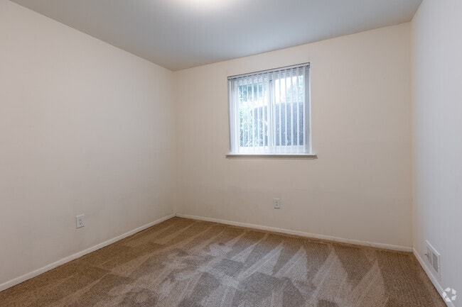 2BR, 1BA - 900SF - Primary Bedroom