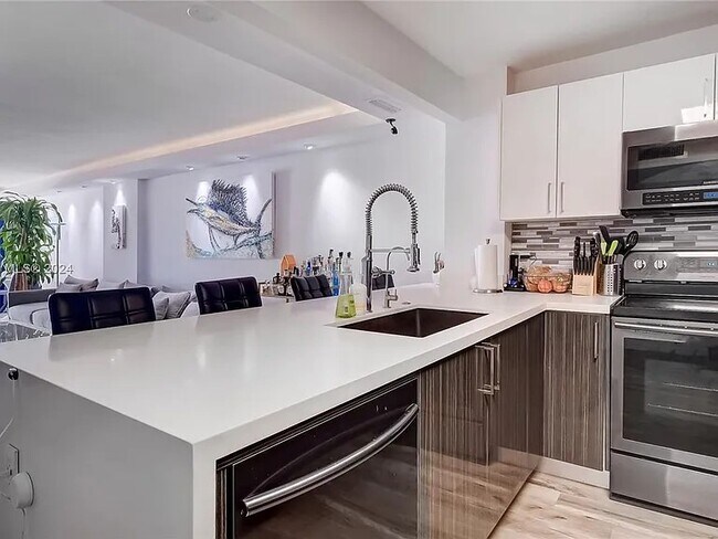 Photo - 6450 Collins Ave Unit Ocean Park