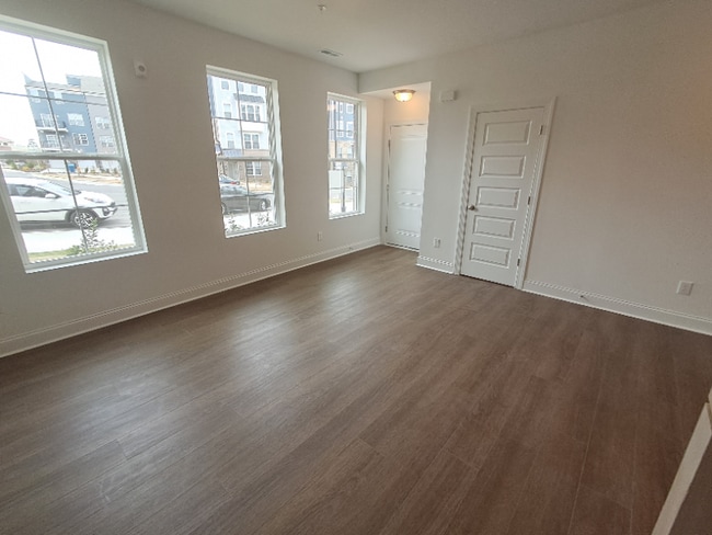 Photo - 602 Mkt Grv Dr Unit 100