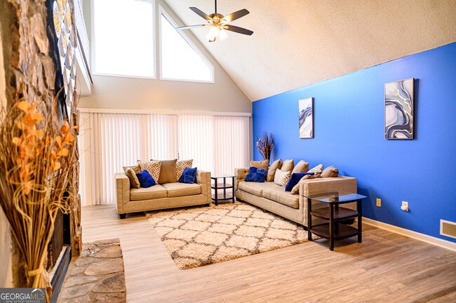 Photo - 390 Stoneridge Way