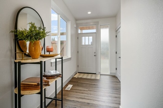 Photo - 1321 Oppek St NE