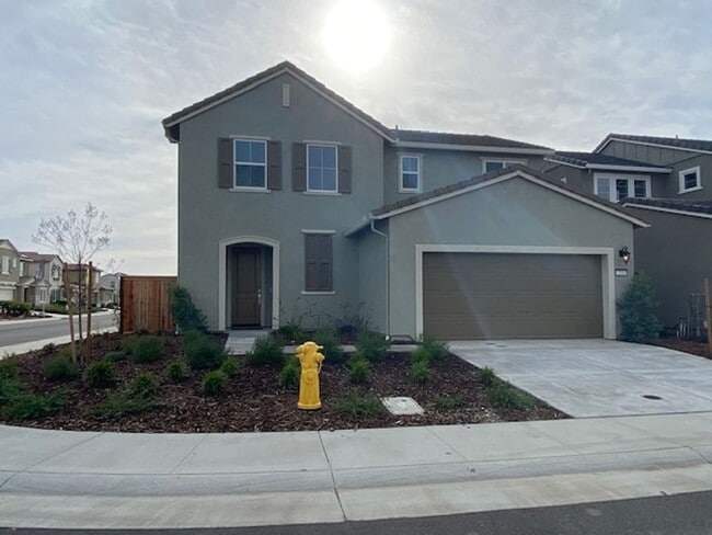 Building Photo - Newer construction with solar! Rental