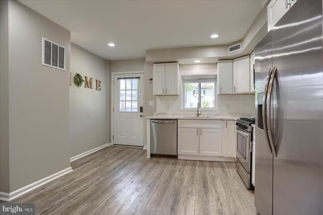 Photo - 1207 Anglesea St