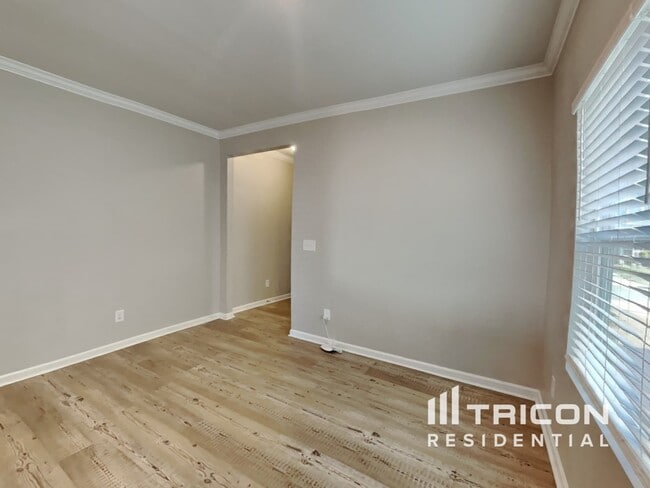 Photo - 3941 Cowen St