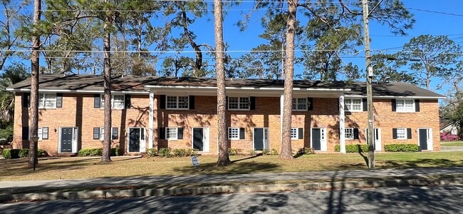 Building Photo - Beautiful 2 Bedroom 1.5 Bath Townhome! Unit 778 - #4 1520 Williams St.