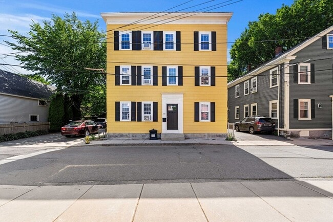 Building Photo - 10 Daniels St Unit 2