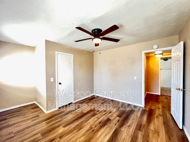 Photo - 6056 Northwest Expy