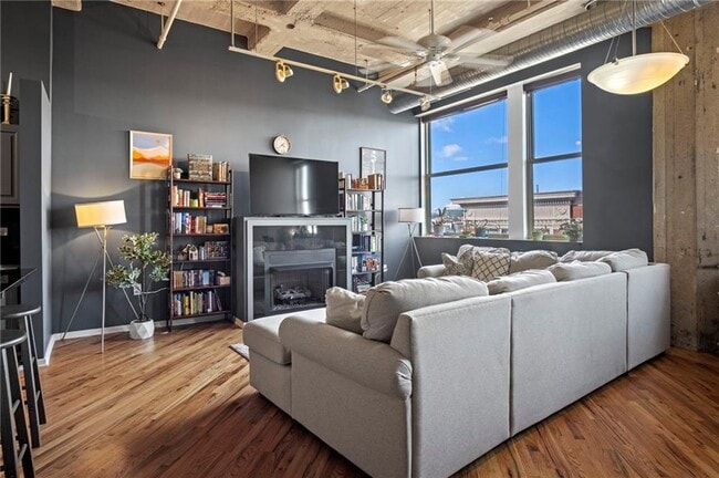 Photo - 2107 Grand Blvd Unidad 603