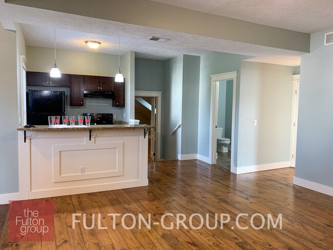 Building Photo - 851 Watson St SW Unit 2