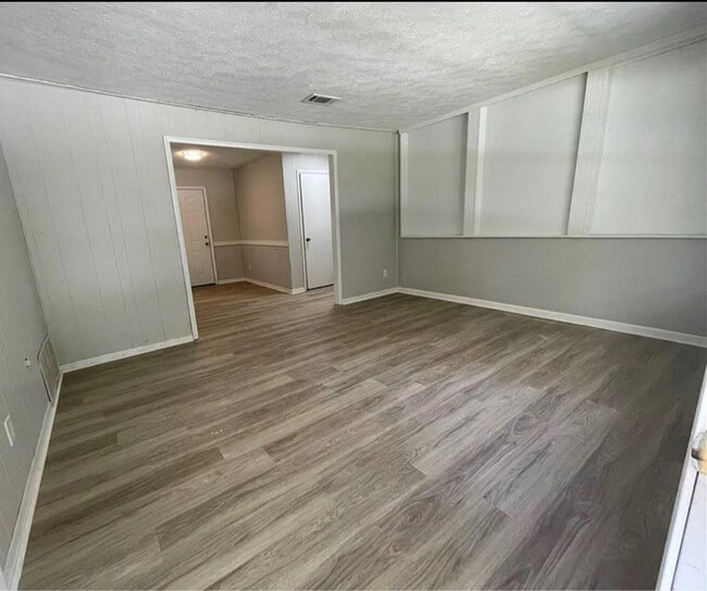 Photo - 9135 Ford St SW