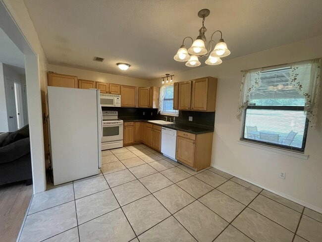 Photo - 688 Roberts Dr