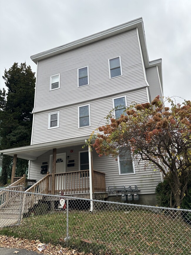 Building Photo - 38 Columbia St Unit 3 Rental