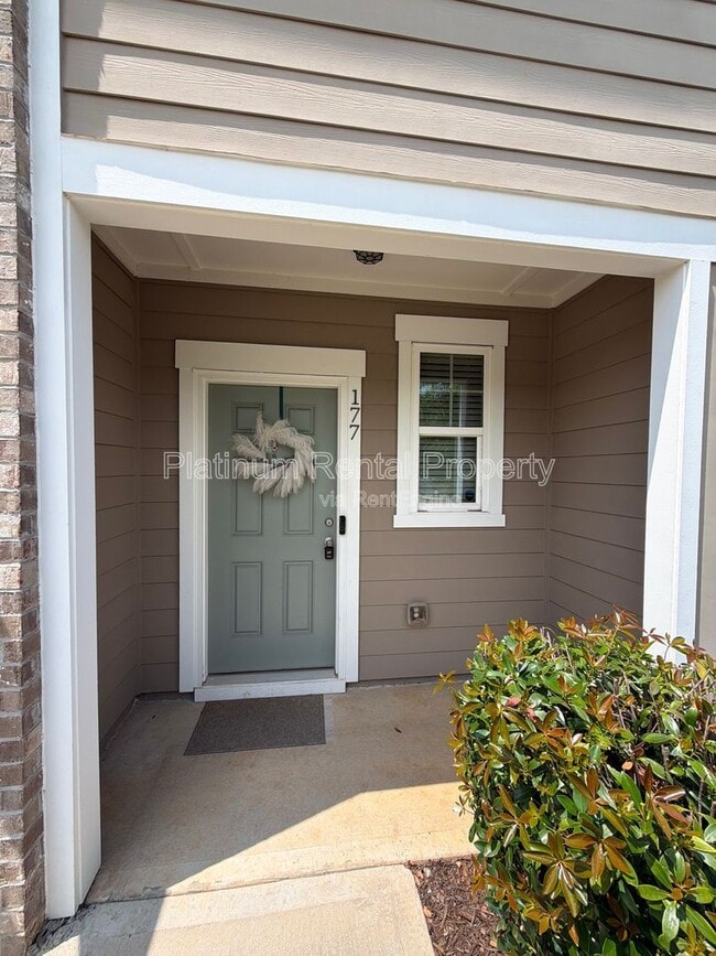 Photo - 177 Swindon Dr