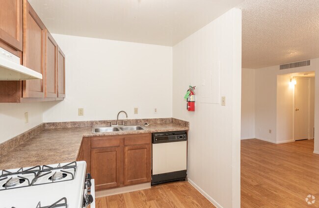 1BR 1BA - 750 SQ FT