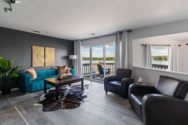 Building Photo - 301 S Front St