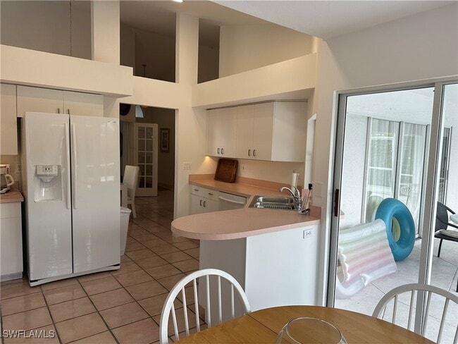 Photo - 740 Lambton Ln