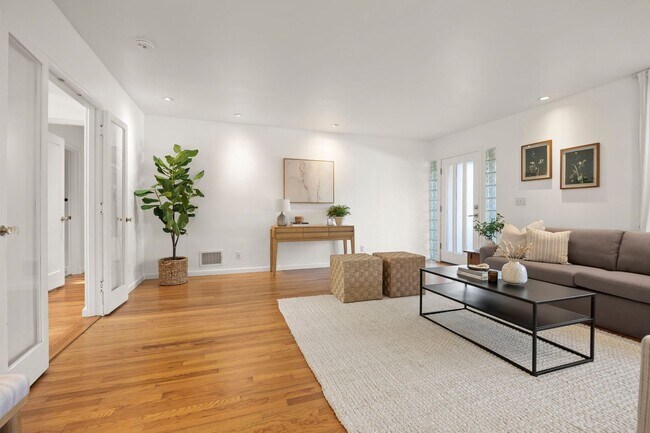 Photo - Upscale Downtown Living Casa