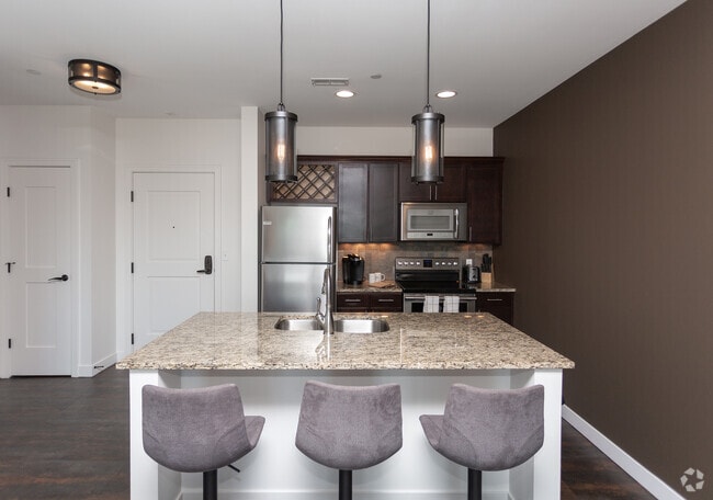1BR, 1BA - 704 SF