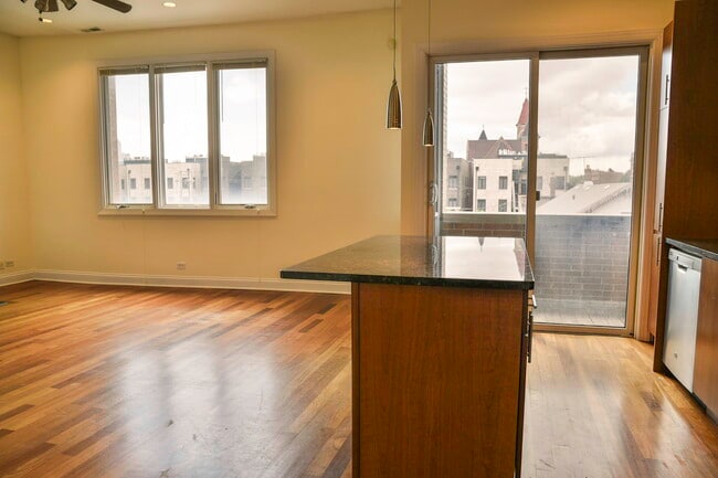 Photo - 1354 W Augusta Blvd Unit 202