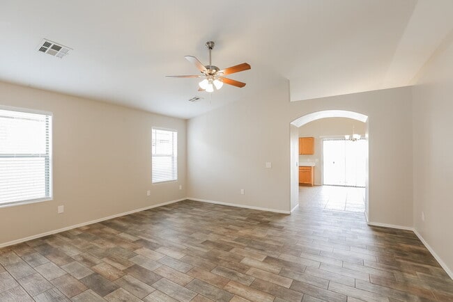 Photo - 1114 E Fraktur Rd