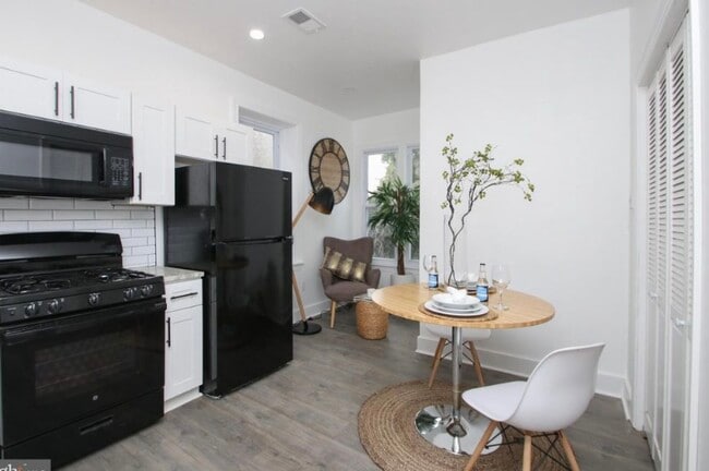 Photo - 631 E Locust Ave Unit 2